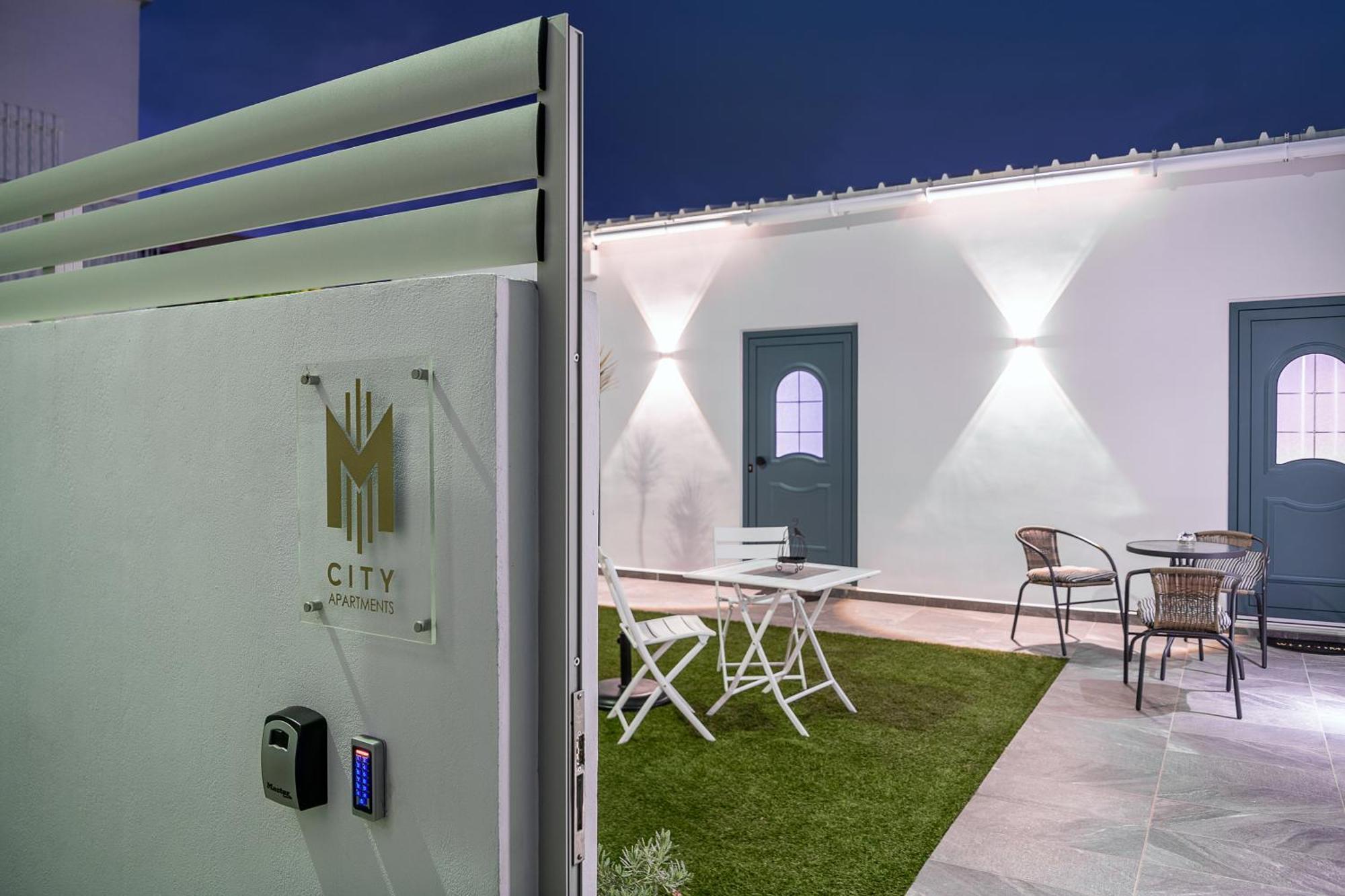 M City Apartments 100M From The Beach خانيا المظهر الخارجي الصورة